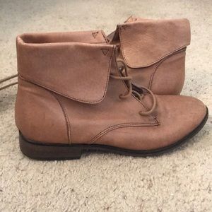 Steven Madden lace up Boots
